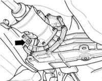 2.15 Визуальный контроль коробки переключения передач и главной передачи на утечки, проверка уровня и дополнение масла Audi A4