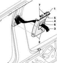 12.5.15 Снятие и установка верхней облицовки стойки В Audi A4