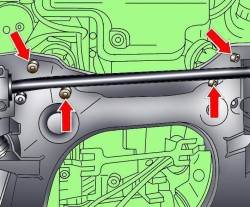 Расположение болтов крепления двигателя к нижней раме