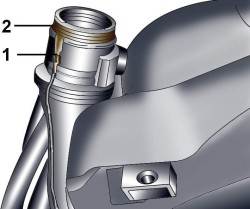 Соединение «массового» провода (1) с металлическим кольцом (2) на наполнительной трубе топливного бака