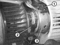 5.2.2 Снятие и установка вентилятора отопителя BMW 3 (E46)