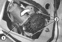 13.3.21 Снятие и установка электродвигателя стеклоподъемника BMW 3 (E46)