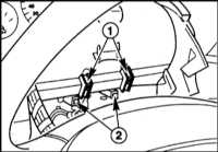 12.3.3 Снятие и установка верхней облицовки рулевой колонки BMW 5 (E39)