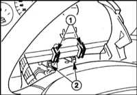 14.31 Снятие и установка выключателя сигналов поворота/ стеклоочистителя BMW 5 (E39)