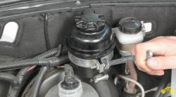 7.4 Замена жидкости в гидросистеме усилителя рулевого управления Chevrolet Niva