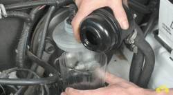 7.5 Замена бачка гидросистемы усилителя рулевого управления Chevrolet Niva