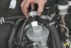 8.4 Замена тормозной жидкости Chevrolet Niva