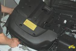 4.3 Снятие и установка декоративного кожуха двигателя Chevrolet Niva
