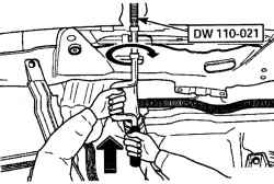 Использование приспособления для крепления двигателя DW110—021 в нормальном положении