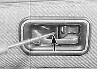 13.3.3 Снятие и установка панели внутренней обивки дверей Ford Scorpio