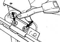 13.5.8 Снятие и установка ремней безопасности передних сидений Ford Scorpio