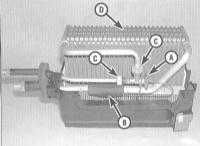 4.17  Снятие и установка испарителя К/В с расширительным клапаном Honda Accord
