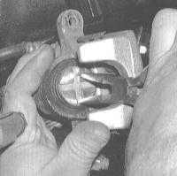 9.2 Замена тормозных колодок дисковых тормозных механизмов Honda Accord