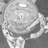 9.5 Замена башмаков барабанных тормозных механизмов задних колес Honda Accord