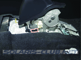 3. Концевой выключатель стояночного тормоза. Снятие Hyundai Solaris HCr