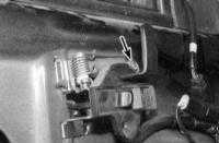 16.16 Снятие и установка ручек, цилиндра и фиксатора (защелки)  замка двери Jeep Grand Cherokee