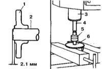 4.2.11 Замена подшипника привода вентилятора системы охлаждения Kia Sportage