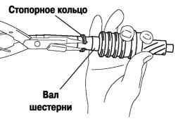 Снятие стопорного кольца вала шестерни