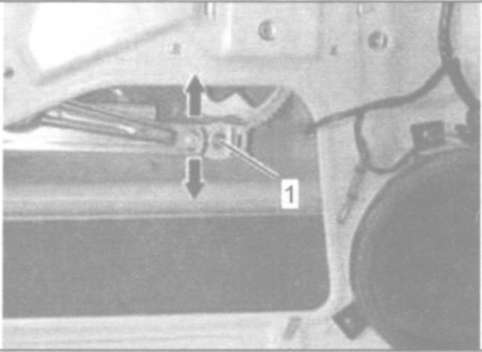 22.5.6 Регулировка стекла двери