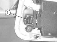 14.7 Замена ламп накаливания приборов внутреннего освещения Mercedes-Benz W203