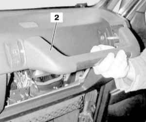 12.3.5 Снятие и установка рукоятки панели приборов Mercedes-Benz W463