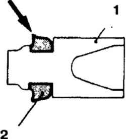 11.8 Рабочий цилиндр привода выключения сцепления - снятие, переборка и установка Mitsubishi Colt