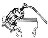 12.9 Снятие и установка поворотных кулаков и сборок ступиц с колесными   подшипниками (передняя подвеска) Mitsubishi Galant