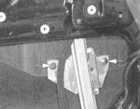 13.22 Снятие и установка дверного стекла и регулятора стеклоподъемника Mitsubishi Galant