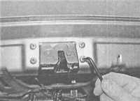 13.29 Снятие и установка компонентов двери задка Opel Astra