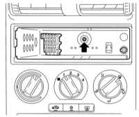 14.18 Снятие и установка аудиосистемы/ навигационного блока Opel Astra
