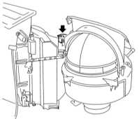 5.4.2 Снятие и установка резистивной сборки приводного электромотора   вентилятора отопителя
