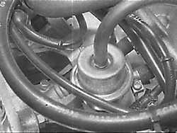 6.2.12.1 Снятие и установка элементов многоточечной системы впрыска топлива Opel Kadett E