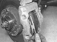 11.4.2 Замена передних тормозных колодок Opel Kadett E