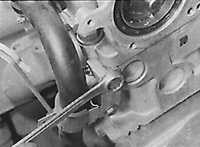 3.19.1 Снятие и установка головки блока цилиндров на двигателе в автомобиле Opel Vectra A