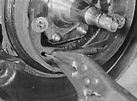 16.8 Замена тормозных колодок ручного тормоза на задних дисковых тормозах Opel Vectra A