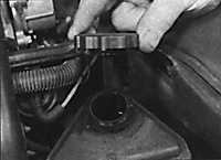 2.1.7 Уровень жидкости в системе рулевого управления с усилителем Opel Vectra B