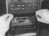 14.18 Радиоприемник Peugeot 405