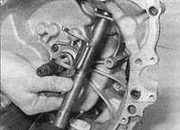 7.6 Механизм выключения сцепления Peugeot 406