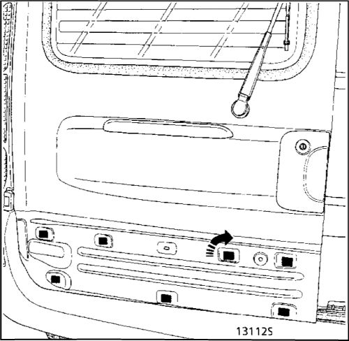4.  Задняя защитная панель Renault Kangoo