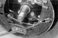 10.6 Снятие, осмотр и установка барабанов задних тормозных механизмов Renault Megane
