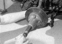 11.1 Снятие и установка сборки переднего поворотного кулака Renault Megane