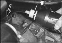 3.28 Проверка уровня трансмиссионного масла в ручной коробке передач Saab 9000