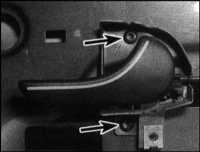 17.13 Снятие и установка на место дверной ручки и компонентов замка Saab 9000