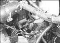 4.1.6 Снятие и установка головки цилиндров в сборе с впускным трубопроводом и выпускным коллектором Skoda Felicia
