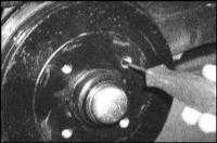 11.8 Снятие, проверка состояния и установка барабанов тормозных механизмов задних колес Skoda Felicia