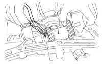 8.22 Снятие, установка, проверка и регулировка сборки шестерен двухступенчатого   редуктора Subaru Legacy Outback
