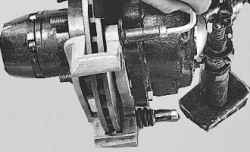 9.8.3 Замена блока цилиндров тормозного механизма переднего колеса УАЗ 3163