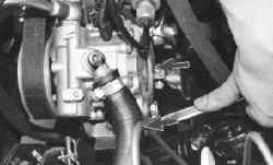 4.3.12 Проверка и регулировка натяжения ремня привода вентилятора и насоса гидроусилителя рулевого управления УАЗ 3163