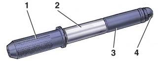 Установка поршневого пальца на приспособление А.60325 для запрессовки его в поршень и головку шатуна