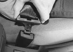 Ремни безопасности на передних сиденьях